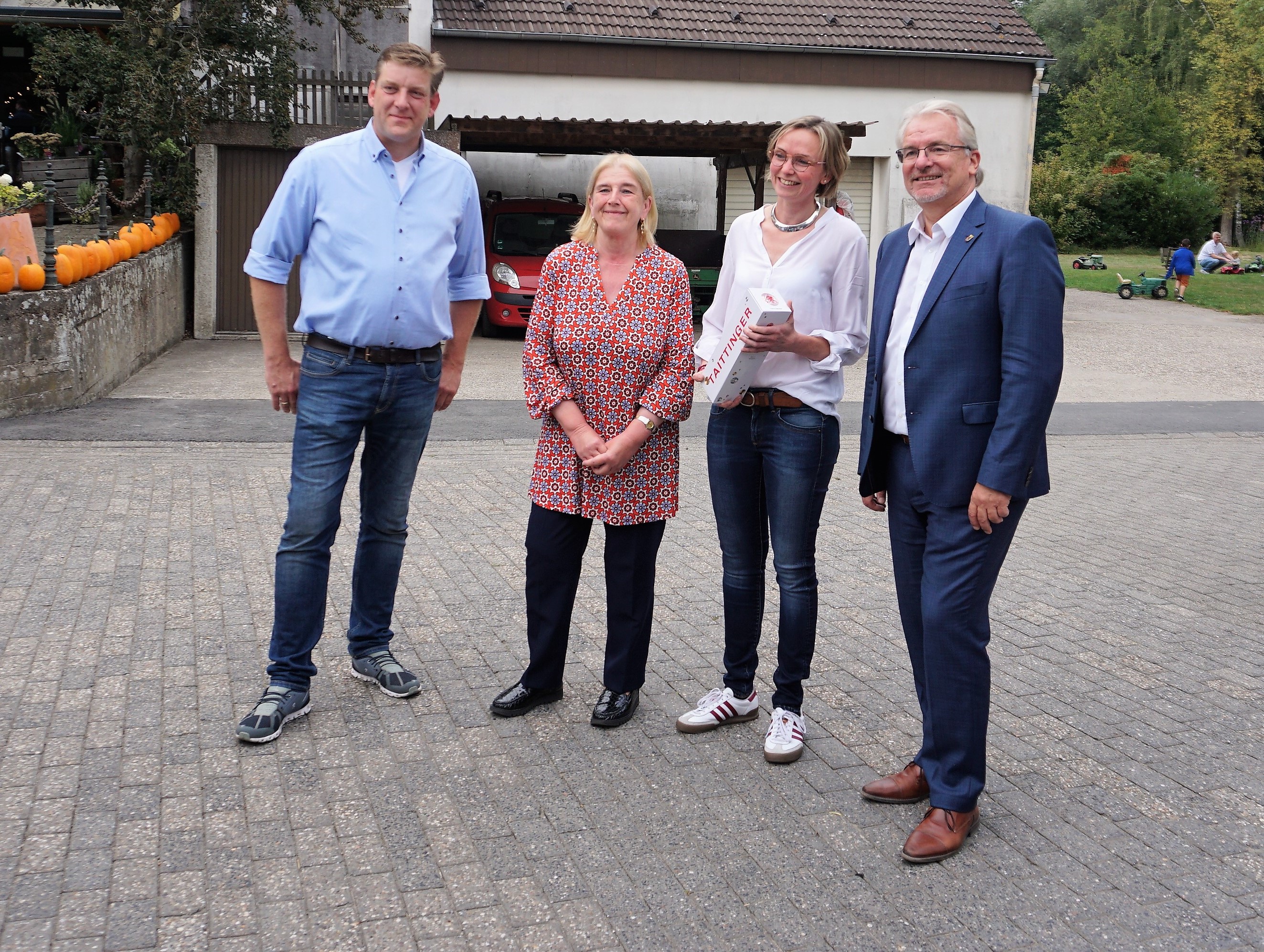 v.ln.r.: Andreas Bolten, Kreisvorsitzende Astrid Timmermann-Fechter MdB, Christiane in der Beeck-Bolten und OB Marc Buchholz