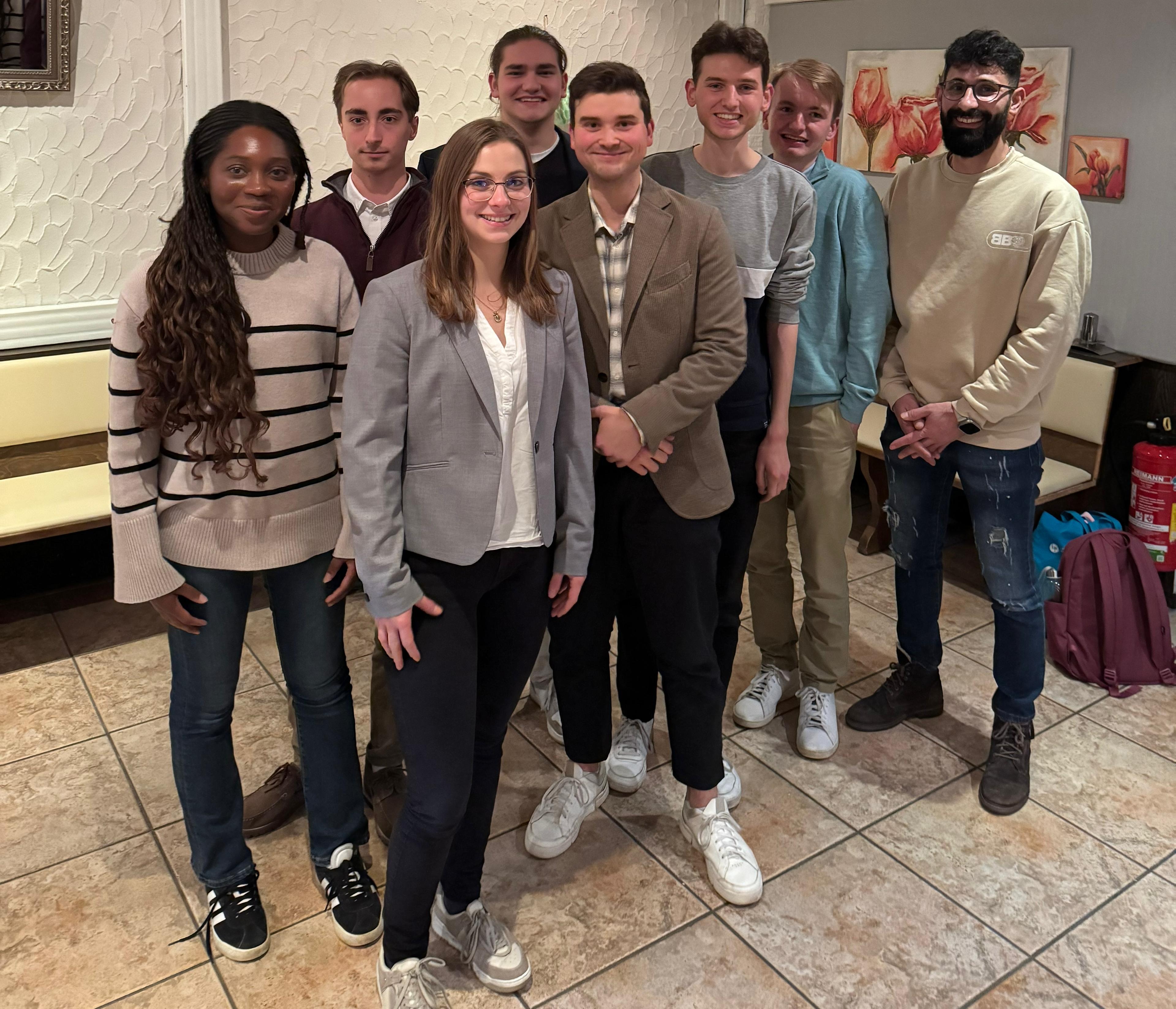 Gezeigt wird der neu gewhlte Vorstand der Jungen Union.
(von links nach rechts: Mariam Owusu, Benedikt Allzeit, Christin Hellmig, Luis Rckert, Marcel
Helmchen, Tim Jehles, Falk von Rekowski, Mejd Ibrahim)