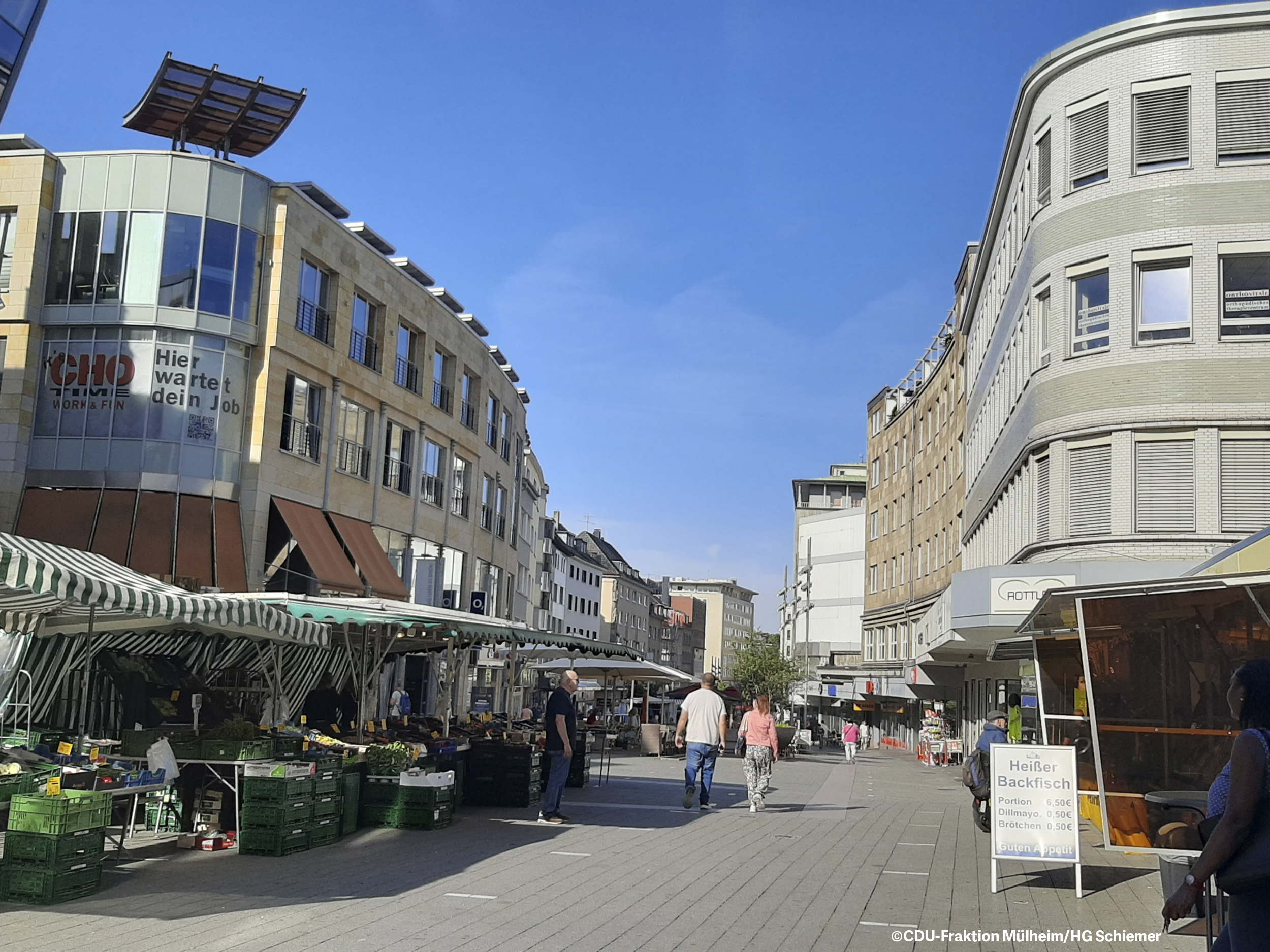 Blick auf den Wochenmarkt auf der Schlo�stra�e  (�CDU-Fraktion Mülheim/HG Schiemer)