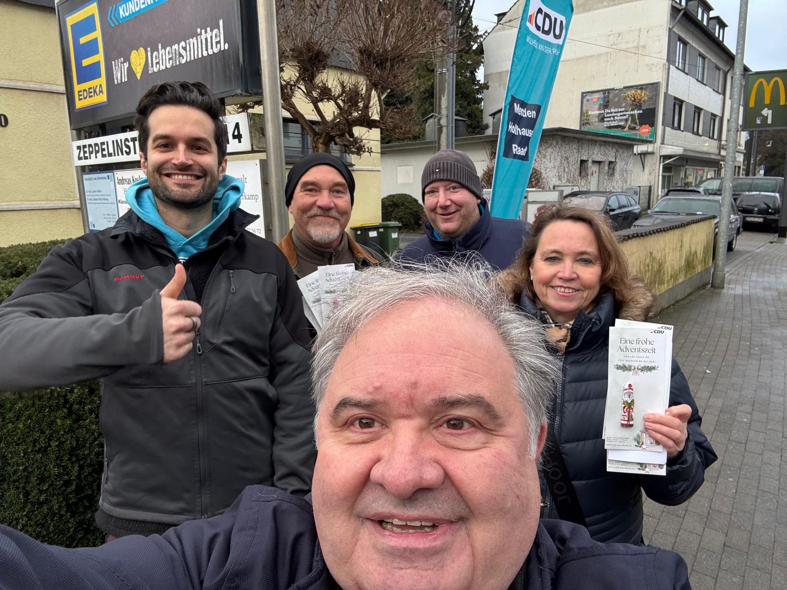 Paul Stegemann, Thorsten Lennertz, Matthias Greefrath, Denise Tilgner, vorne:. Dr. Henner Tilgner